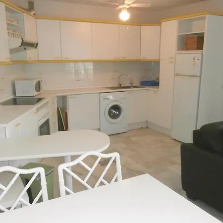 Stunning Apartment In Estepona With Wifi *